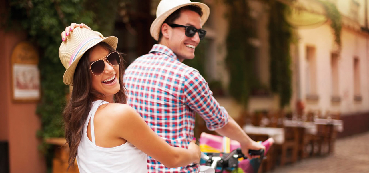 couple riding bicycle rental 'Port Bike Mallorca'