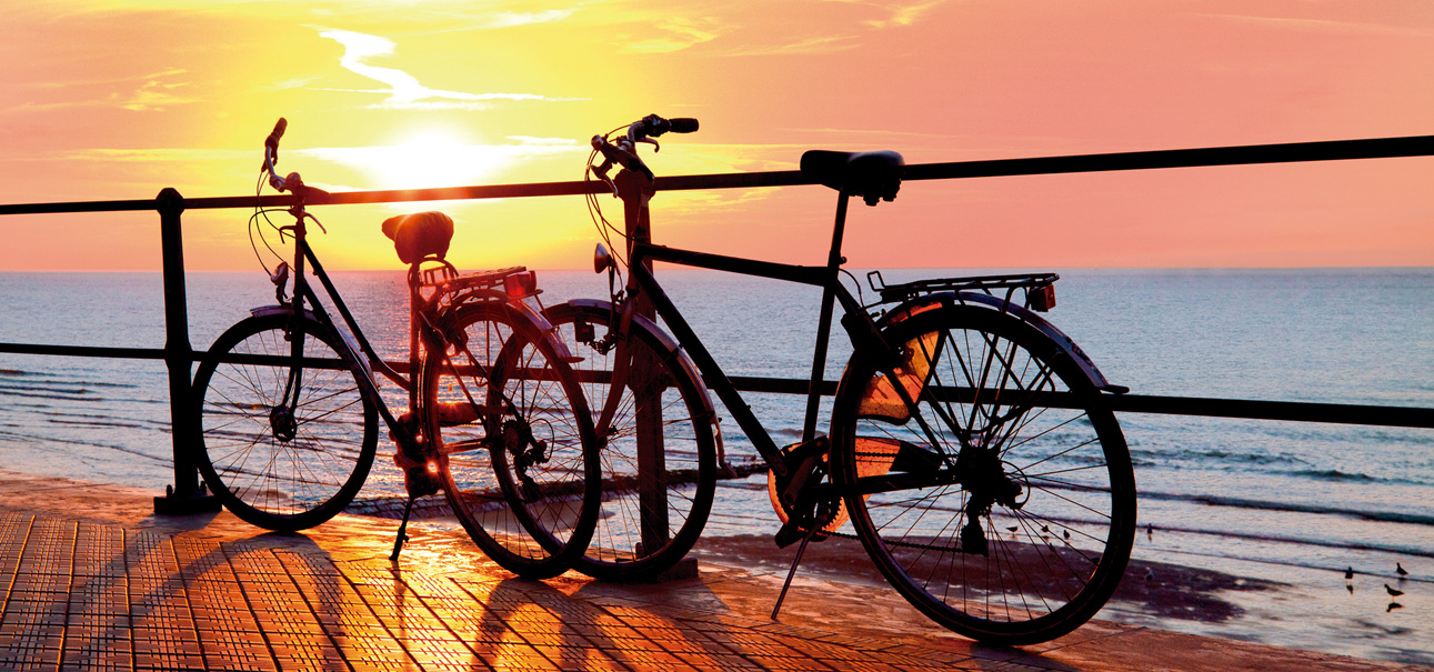 bicicletas de alquiler de Port Bike Mallorca y puesta de sol